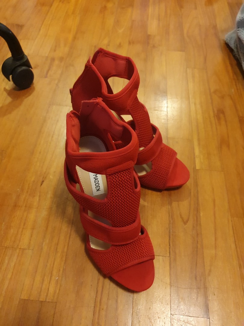 steve madden red pumps