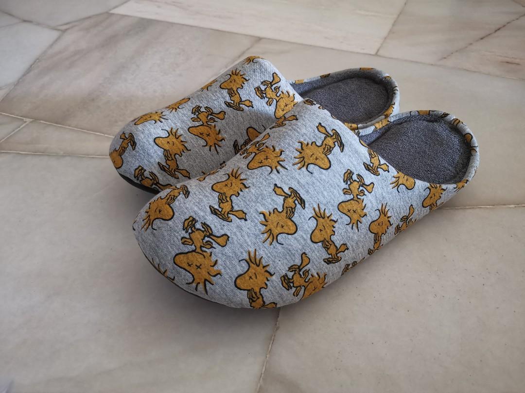 Kaws uniqlo on sale slippers