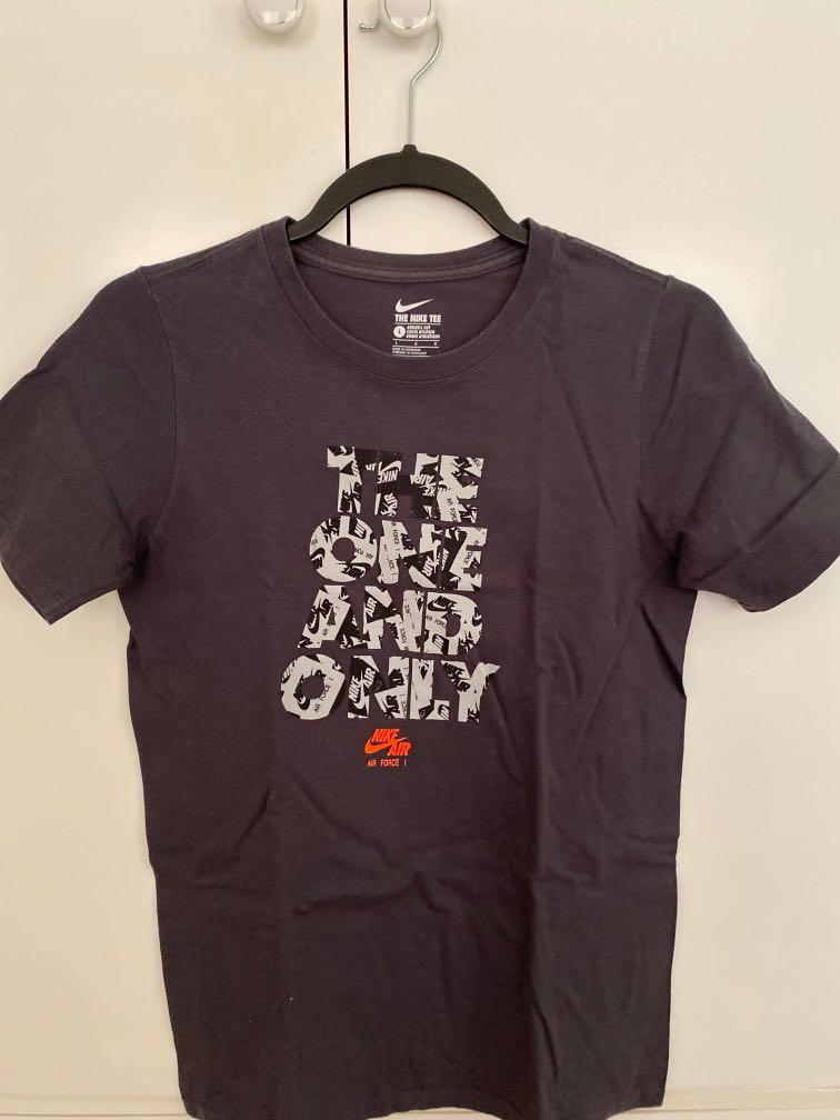 Youth Nike Air Force Shirt (Category: Tshirts & Polo Shirts ) located in Las Pinas. Submitted by basicapparel24 (Listing ID 284427027, Image 1). Description: Used a few times. Bought in the US. No hidden issues. Length is 24”. Width is 16.5”. Pm for more pics or exact measurements. Can do Grab or Lalamove shipping basta sagot ng buyer. Las Piñas, BF Parañaque, or Alabang meetups only. If nasa north ka, I’m at Marikina and Taguig occasionally. .