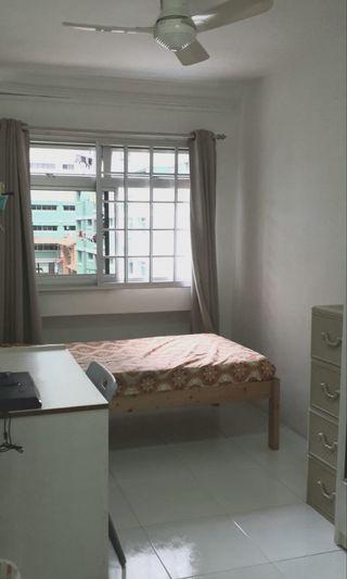 Blk 703 Choa Chu Kang Common Room for rent