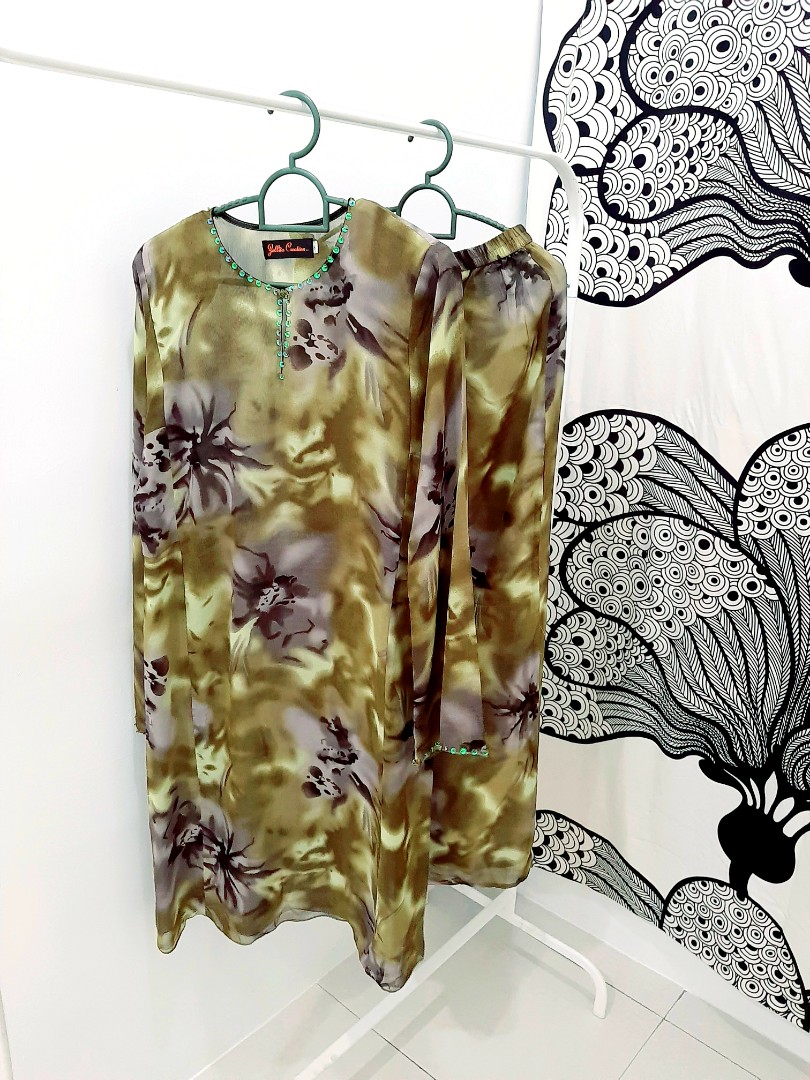 Baju Kurung Hijau Lumut Women S Fashion Clothes Others On Carousell