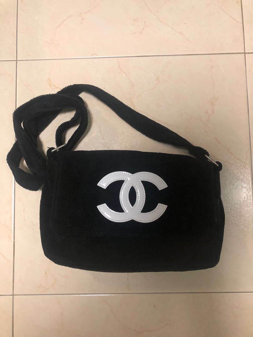 Chanel sling bag