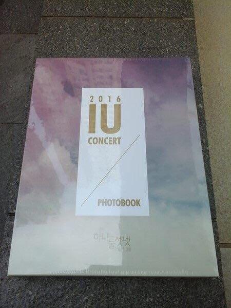 IU 2016 Concert Photobook 韓國版120頁寫真集+ DVD 訂, 興趣及遊戲 ...