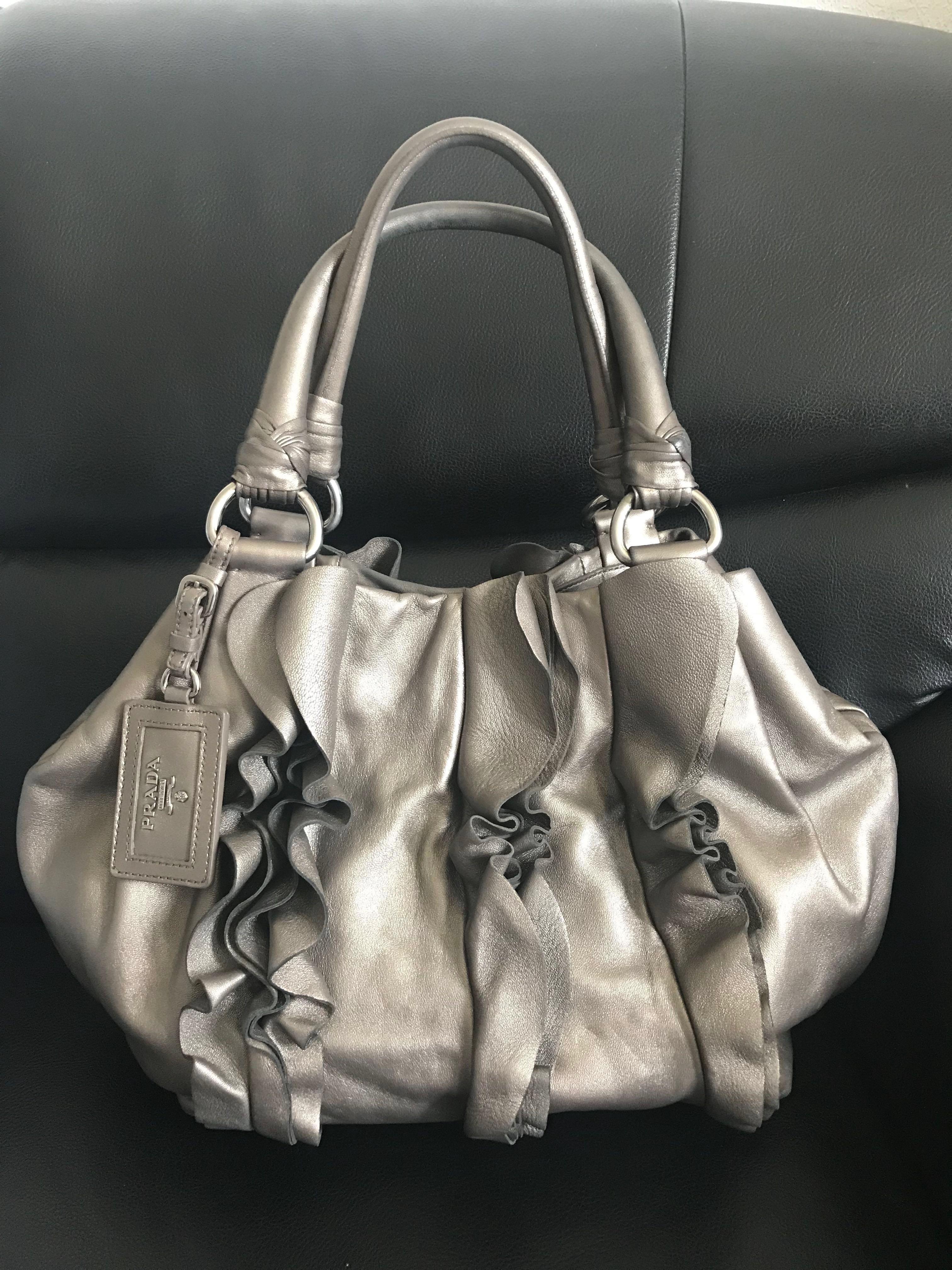 prada nappa impunture diagramme sling bag