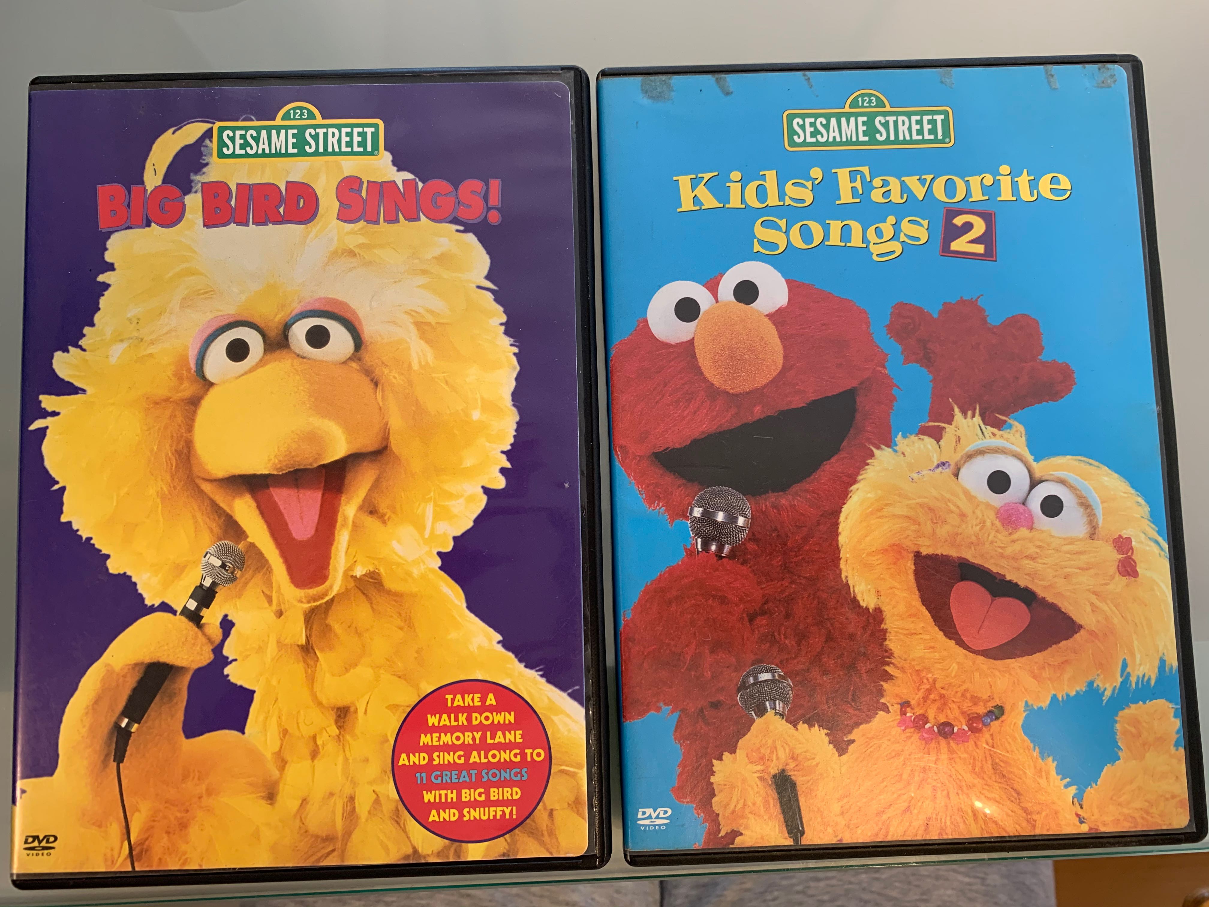 Sesame Street 芝麻街DVD 2隻big bird Elmo, 興趣及遊戲, 玩具& 遊戲