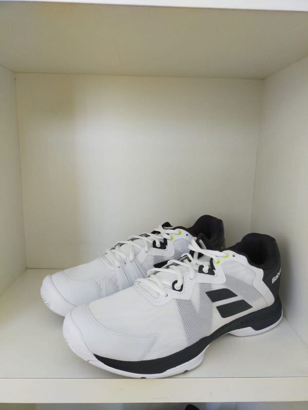 black and silver tennis shoes