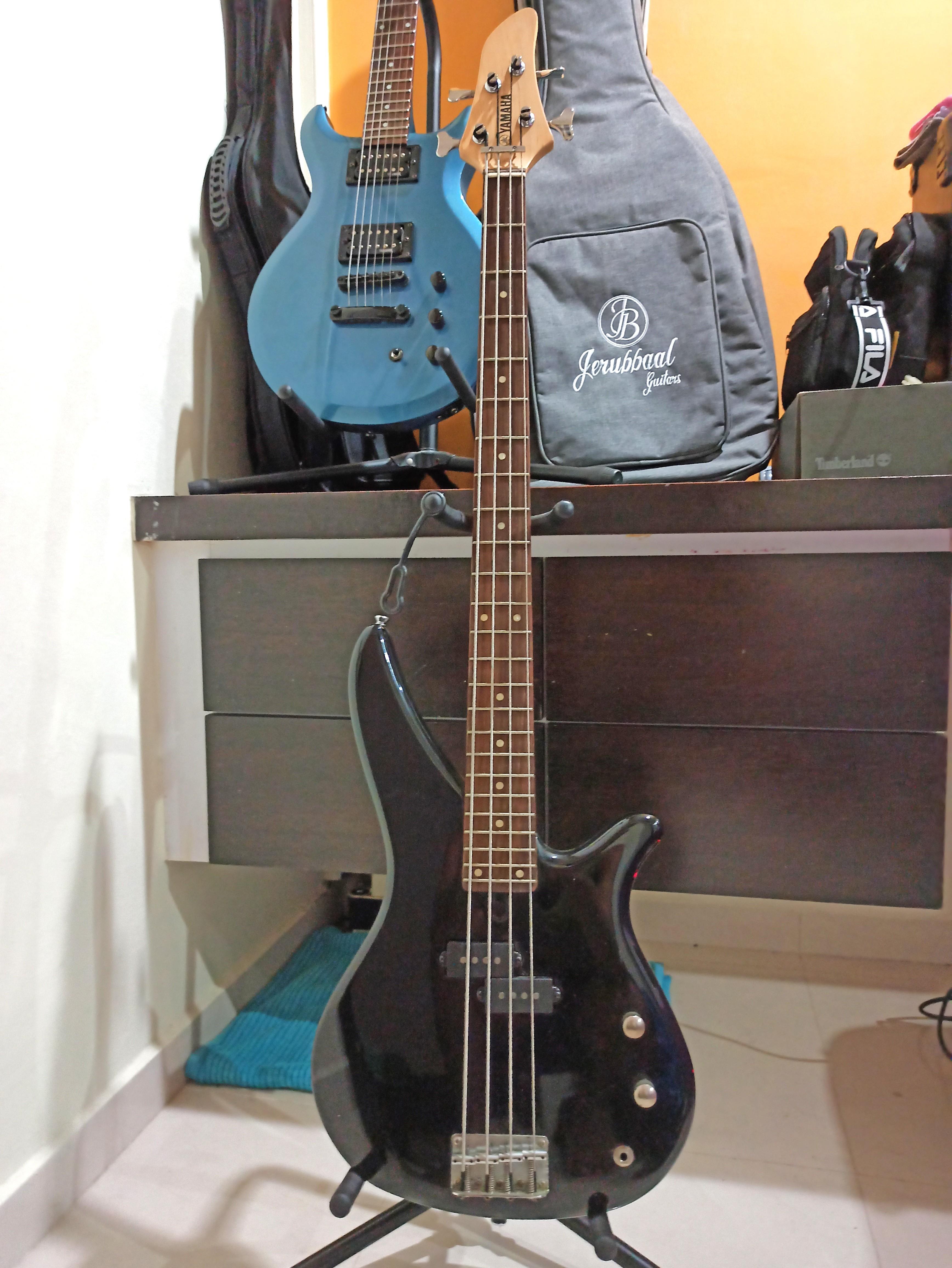 Erb070 yamaha bass sales guitar