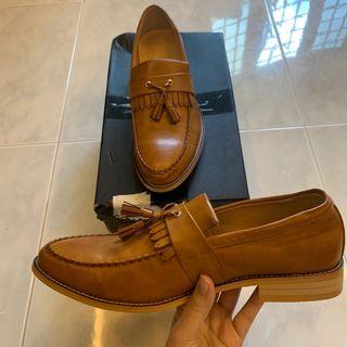 INSTOCK BRAND NEW Size 42 Tan Loafer