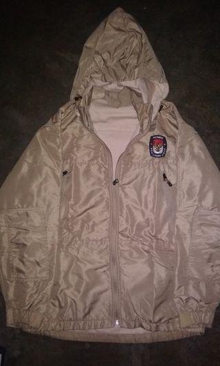 Jaket windbreaker size L bahan mulus