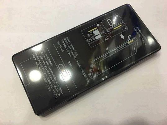 DOCOMO MZ-01K 雙屏幕Android7.1.2 sim free 簡中/日/英界面対応4GB
