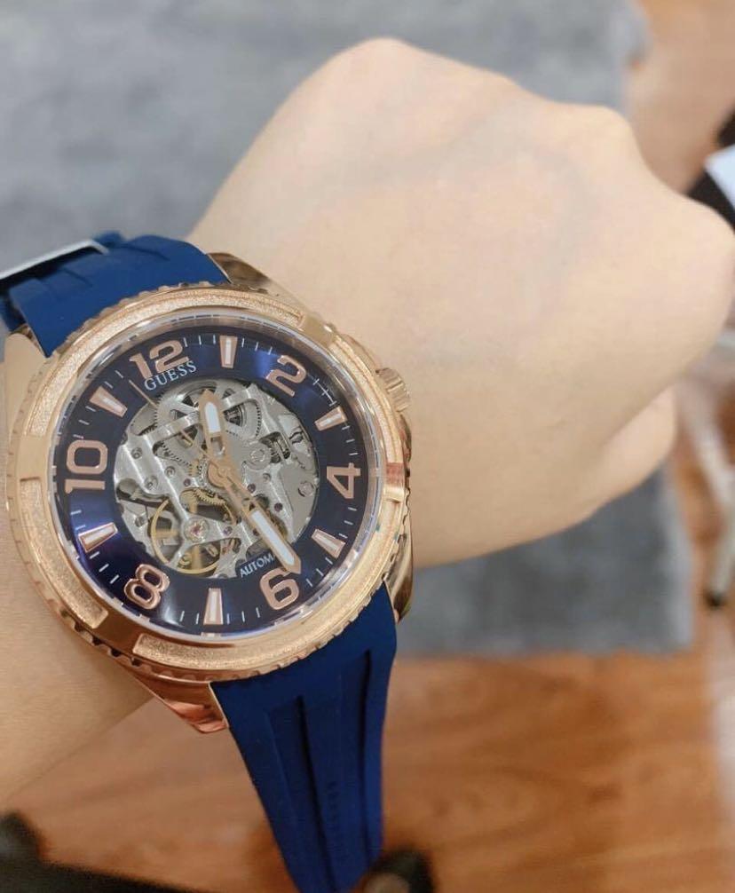 Guess w1178g3 top
