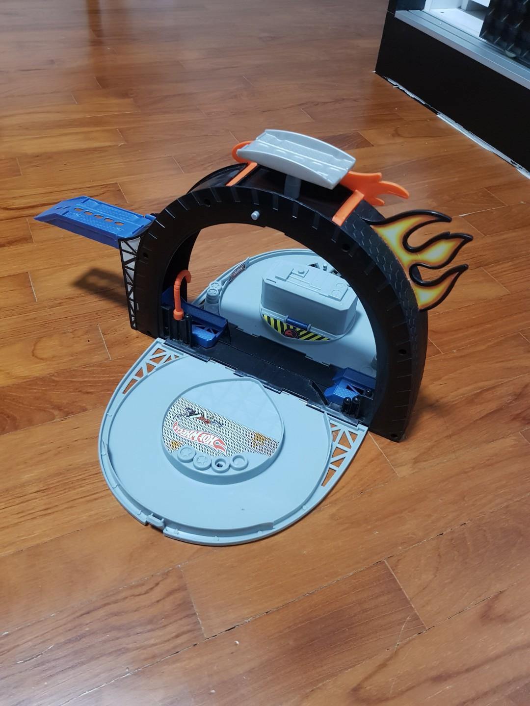 hot wheels foldable track