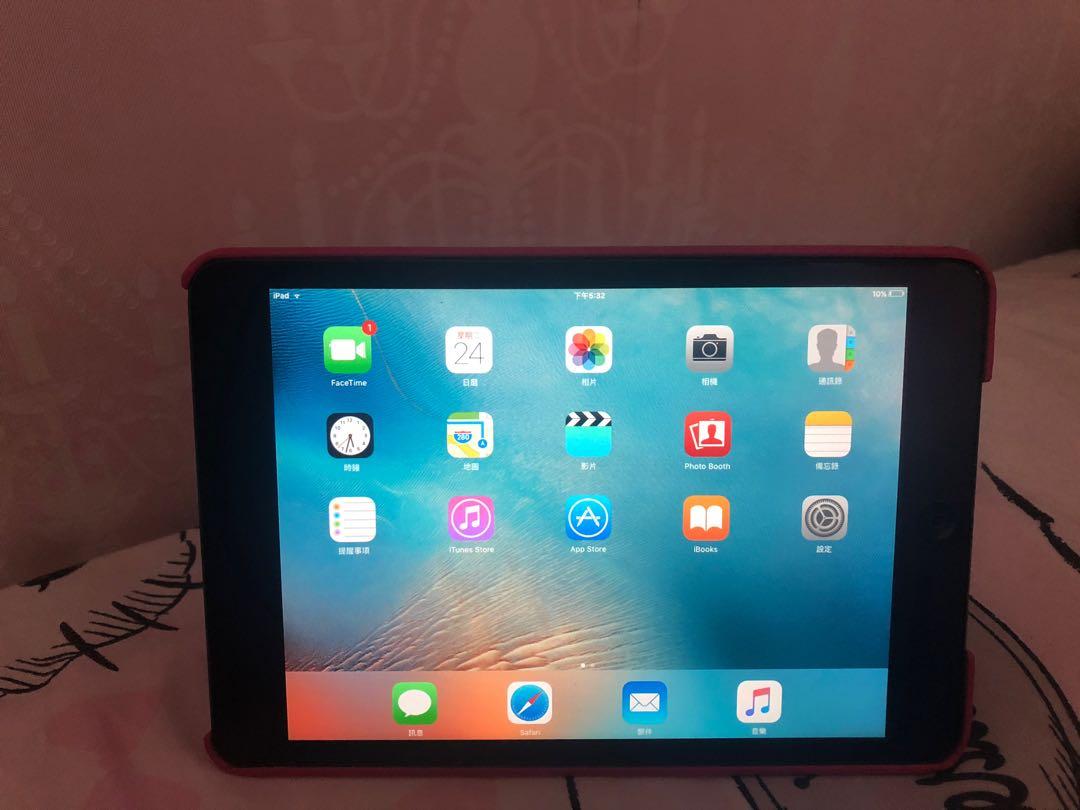 iPad mini （分類：平板電腦 - iPad）位於 Hong Kong。 由 glamlam411 提交（商品編號 284831861，圖片 1）。簡介： IPad Mini1 Black color 100% work Damage at the corner (see pic)。