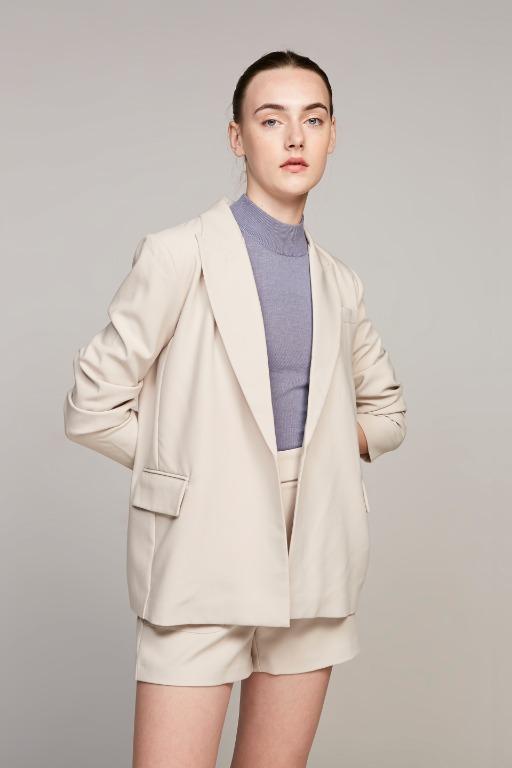 LOOKING FOR: NUDE BOXY OVERSIZED BLAZER