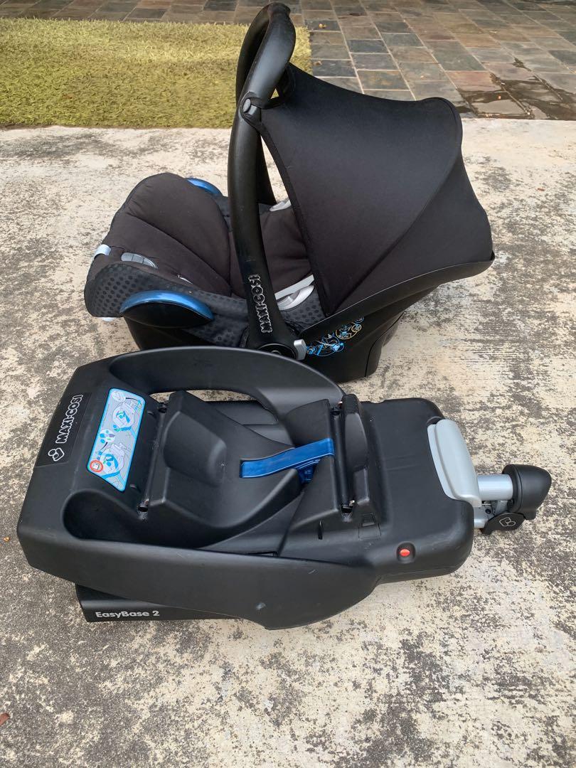 Hilarisch gekruld Verplicht Maxi cosi car seat and easy base 2, Car Accessories, Accessories on  Carousell