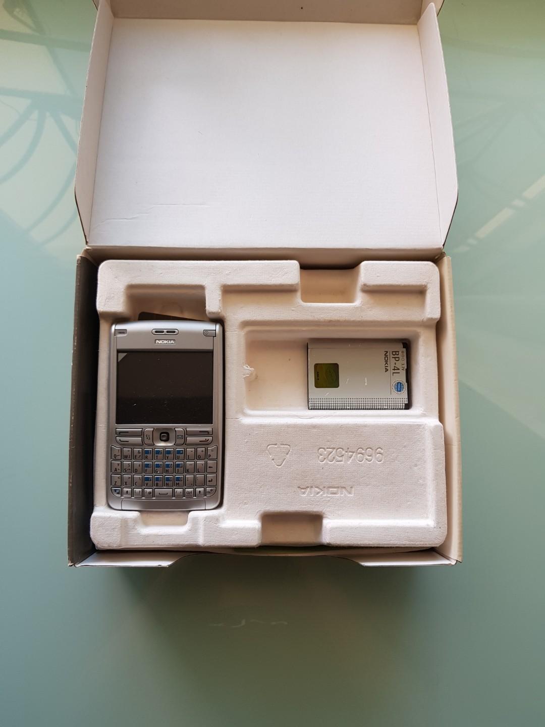 Nokia E61 (Category: Android Others) located in Kuala Lumpur. Submitted by harry_thian (Listing ID 284891467, Image 2). Description: I only have silver colour. It is one of the most classic Nokia keyboard phone. Size: 58 x 45 mm Screen: 2.9" * It supports microSD. Ask for more details and information about this phone, if you are interesting. This is 100% original Malaysia stock which has 1 year warranty. I kept this products for long time because