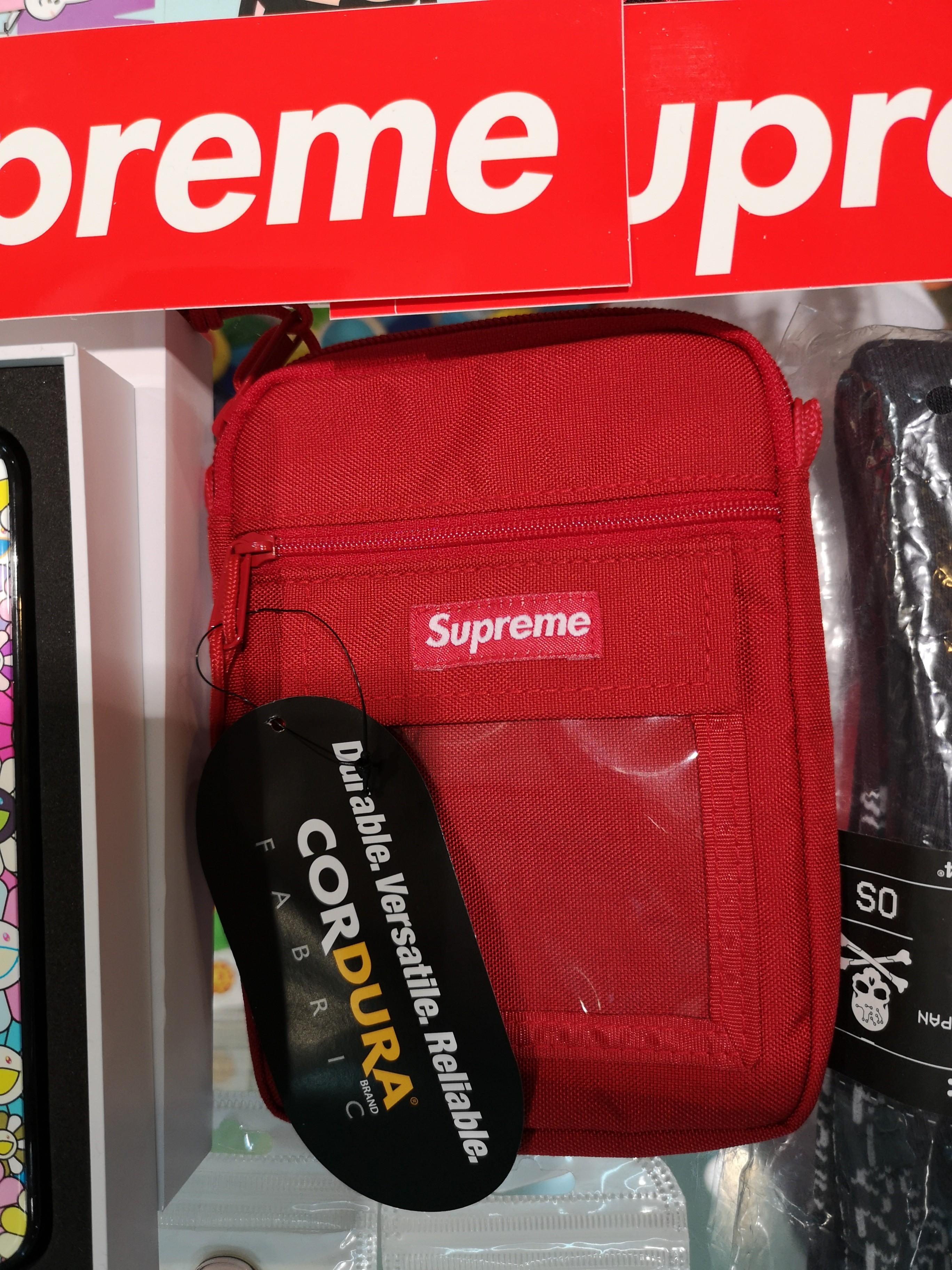 SUPREME UTILITY POUCH Men s Fashion Bags Belt bags Clutches and Pouches on Carousell