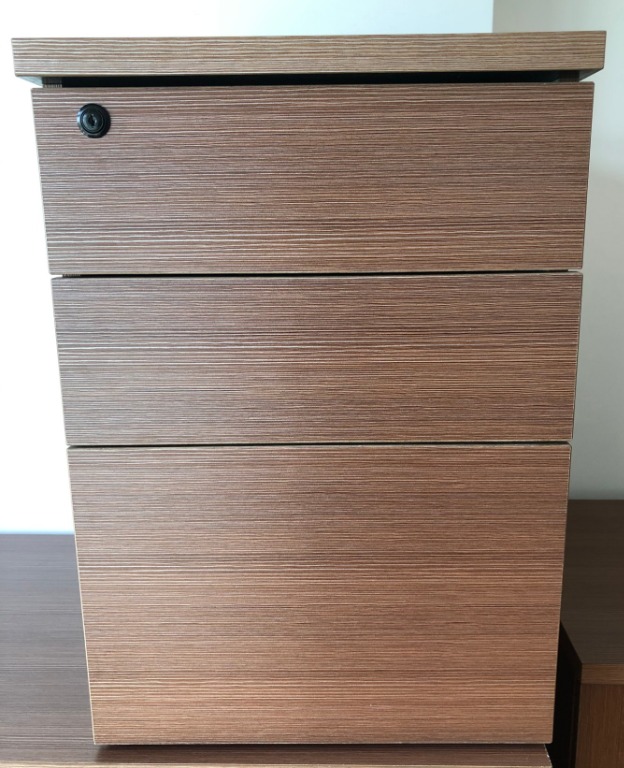 Used Pedestal, Furniture & Home Living, Furniture, Tables & Sets on