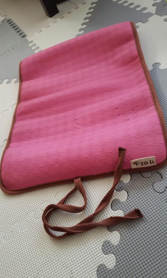 waterproof mat (Category: Changing Mats & Accessories) located in Las Pinas. Submitted by closetful.ph (Listing ID 284798976, Image 1). Description: baby waterproof mat, VGUC, bought in Rustans for P900 plus Measuring 35cmx54cm, waterproof mats are perfect to protect your little one’s cribs, playpens, or even beds once they reach toddler age from unwanted spills. .