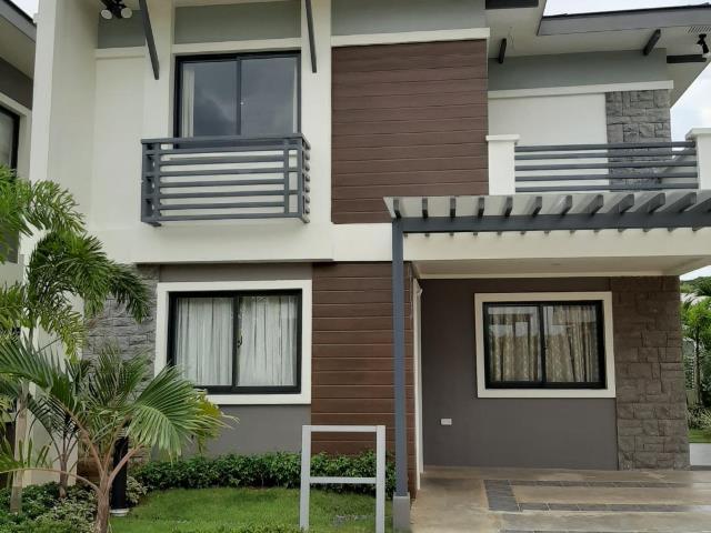 4 Bedrooms Single Attached With Terrace And Carport For Sale