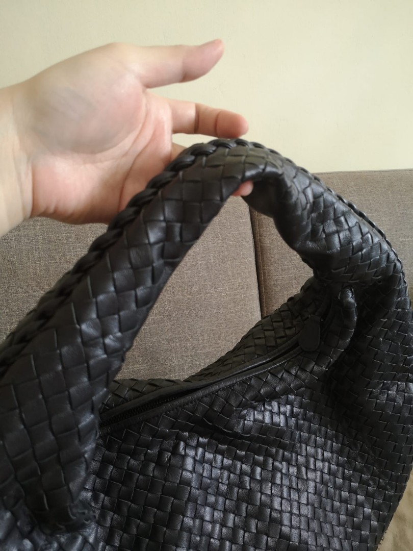 Brand New Bottega Veneta Hobo Shoulder Intrecciato bag in Black