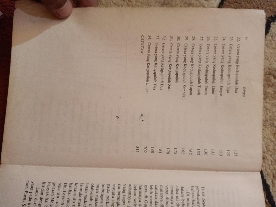 Buku Lama Hikayat Melayu Purba Sejarah Melayu 1978 Books Stationery Books On Carousell