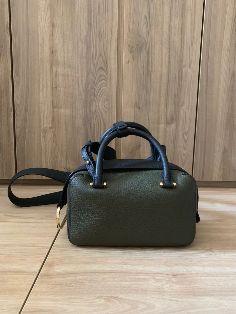 Delvaux cool box mini, 女裝, 手袋及銀包, 長銀包 Carousell