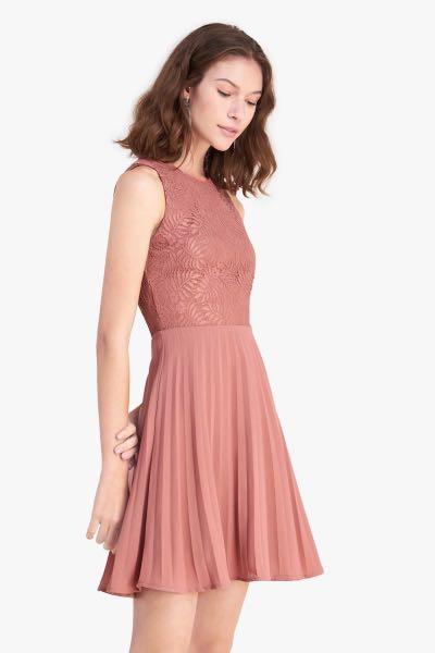 Fayth Acacia Lace Pleated Dress (Dusty 