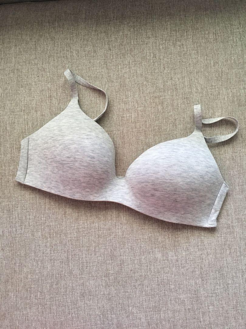 BNWT] Uniqlo Wireless Bras (65/70 ABC), Women's Fashion, New Undergarments  & Loungewear on Carousell