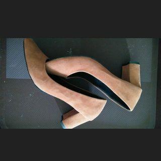 Pump shoes sepatu wanita suede cream coklat