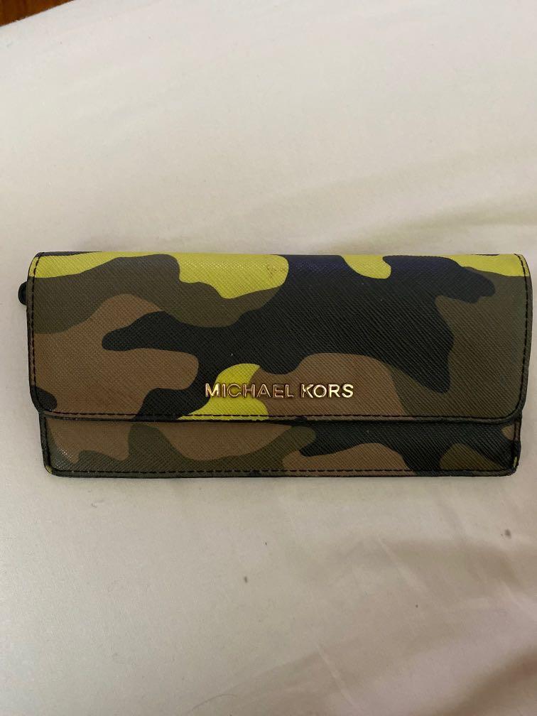 michael kors camo wallet