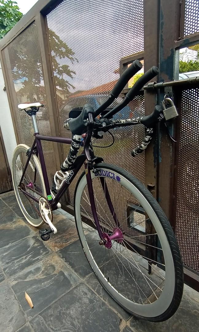 Single Speed or fixed gear Biicycle with deep V italian rims