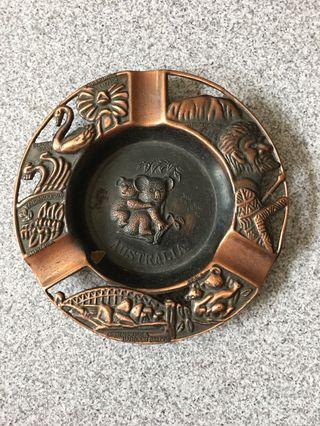 Australia Brown cigarette ash tray