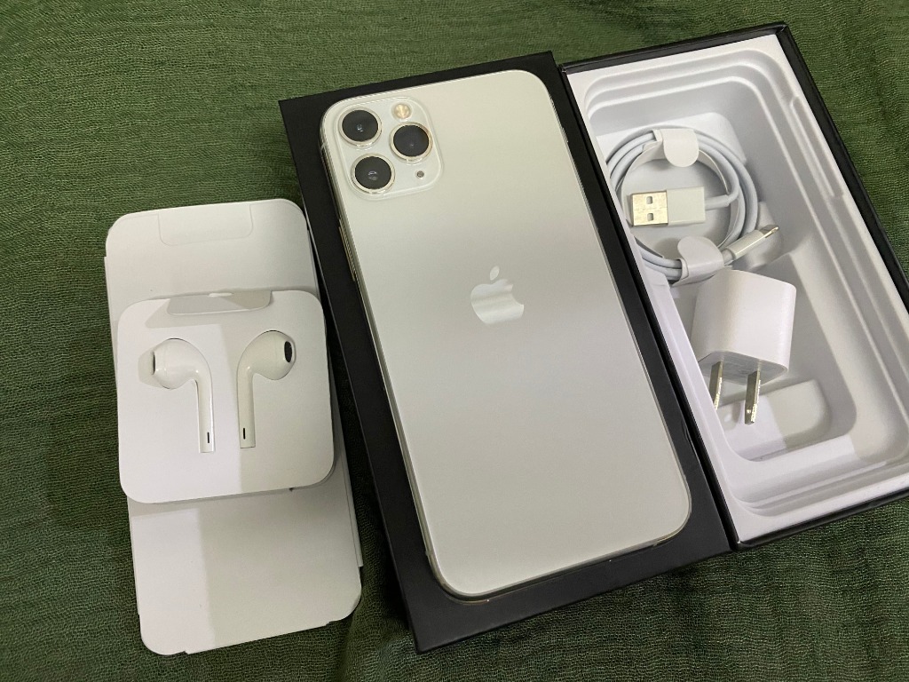 Authentic apple iPhone11 Pro 256GB factory unlocked Silver Apple Warranty Oct 16 2020