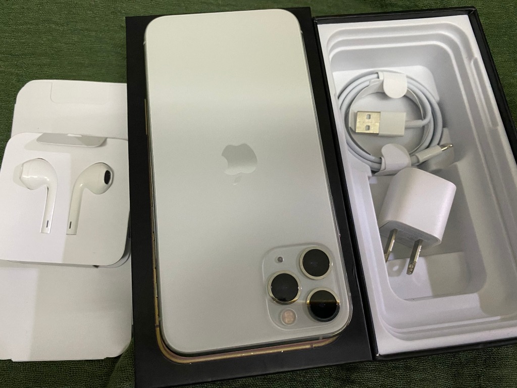 Authentic apple iPhone11 Pro 256GB factory unlocked Silver Apple Warranty Oct 16 2020