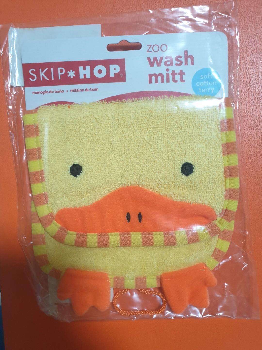 Skip hop wash mitts (Category: Other Baby Bathing & Changing Needs) located in Manila. Submitted by therealbargain (Listing ID 285369229, Image 1). Description: STRICTLY NON NEGOTIABLE.