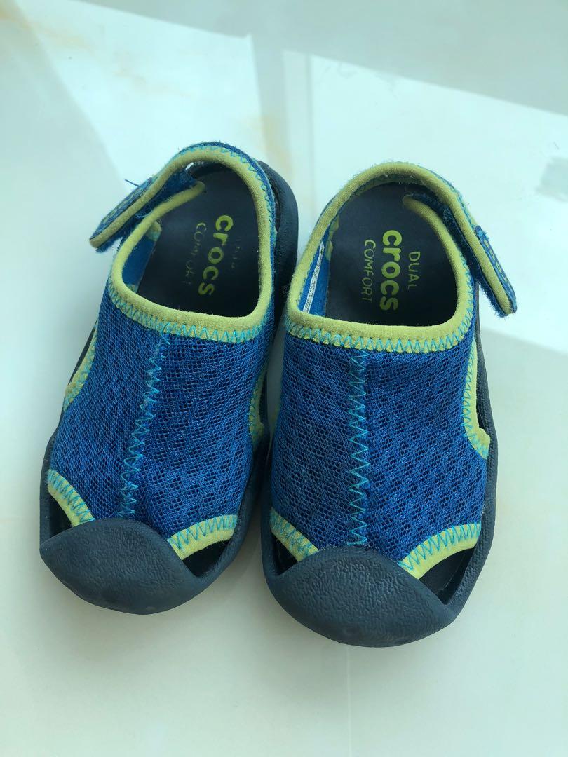 where can you buy crocs shoes