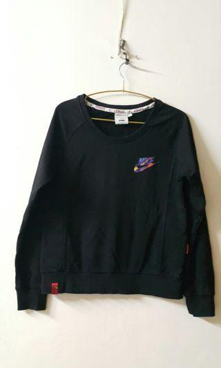 NIKE 運動休閒服，約適合S號穿
