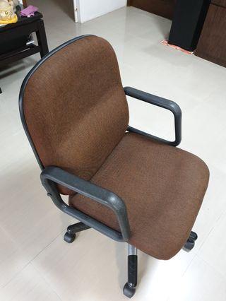 Office Chair (good condition) (vacuumed)