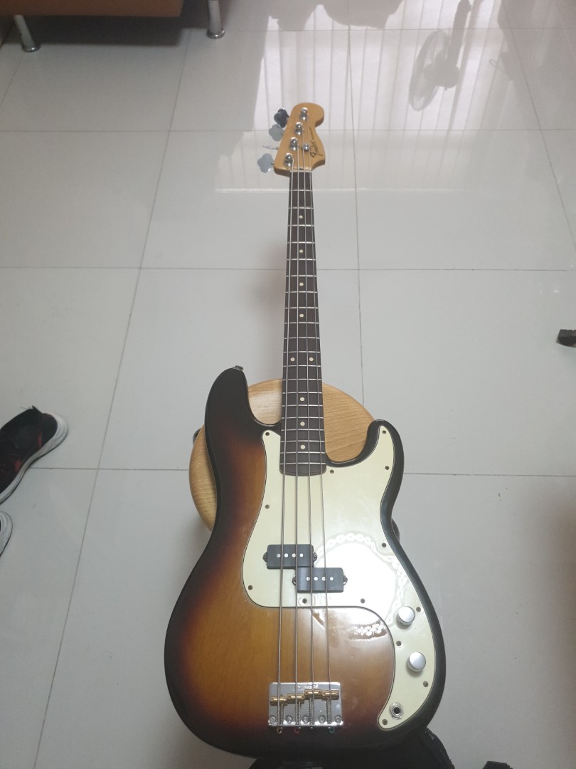 Fender mim P bass guitar, Hobbies & Toys, Music & Media, Musical