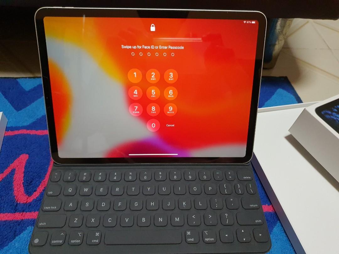 iPad pro 11 2018 64gb wifi set with keyboard