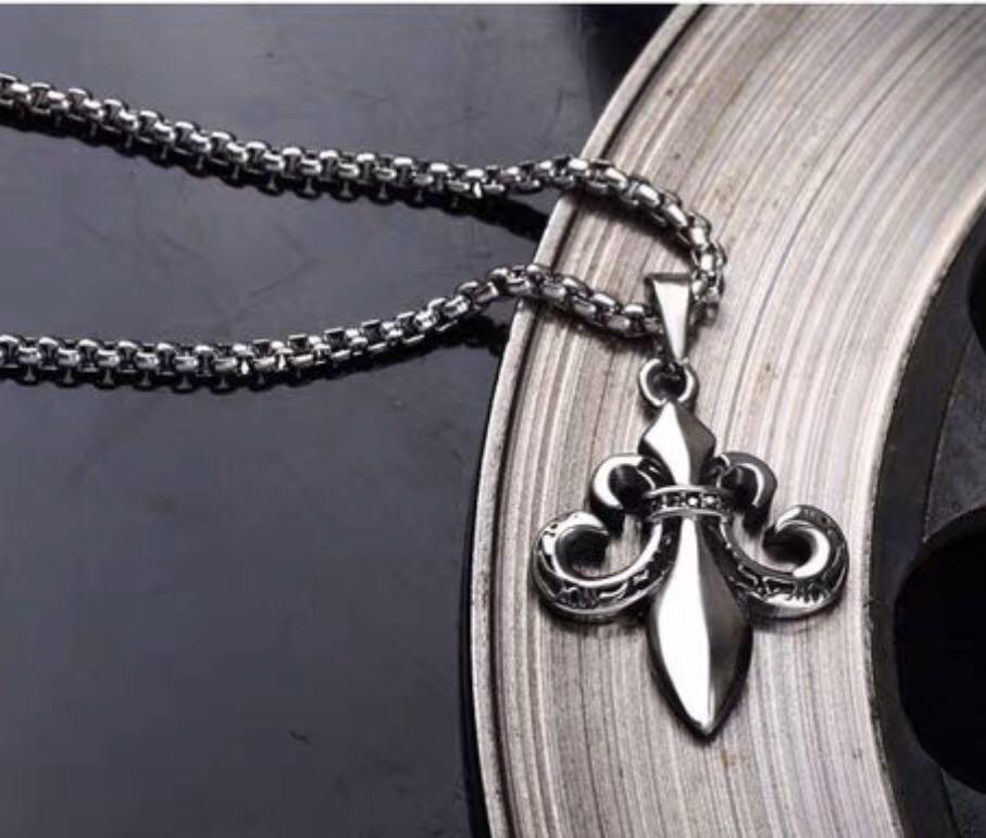Chrome hearts fleur sale de lis necklace