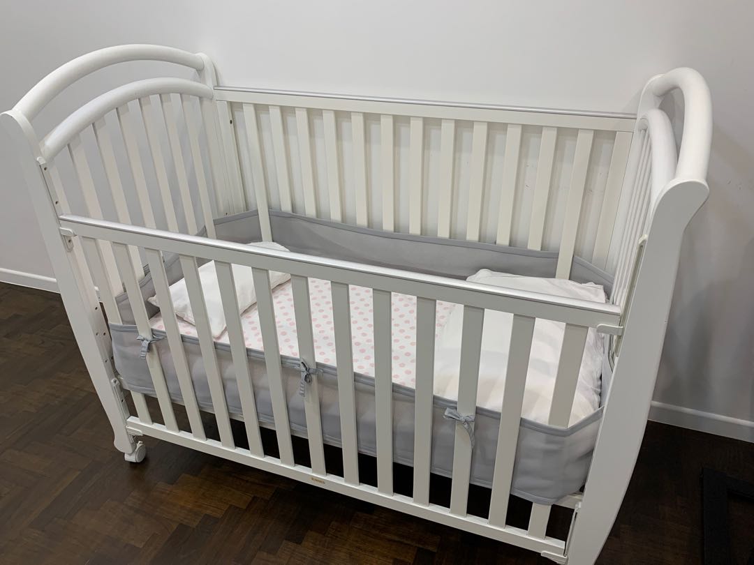 Vermont Baby Cot With Baby Safe Latex Mattress And Breathablebaby