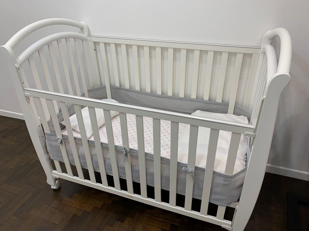 Vermont Baby Cot With Baby Safe Latex Mattress And Breathablebaby