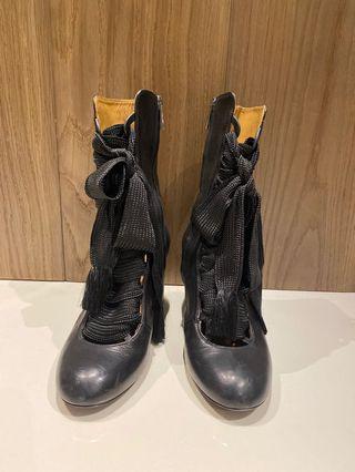 半筒跟高黑色真皮靴37.5