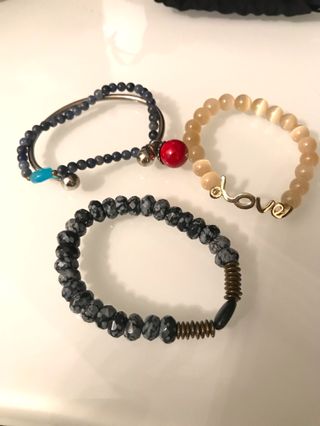 Bracelet x 3 *Excellent condition* ($10 per one)64208117103746110
