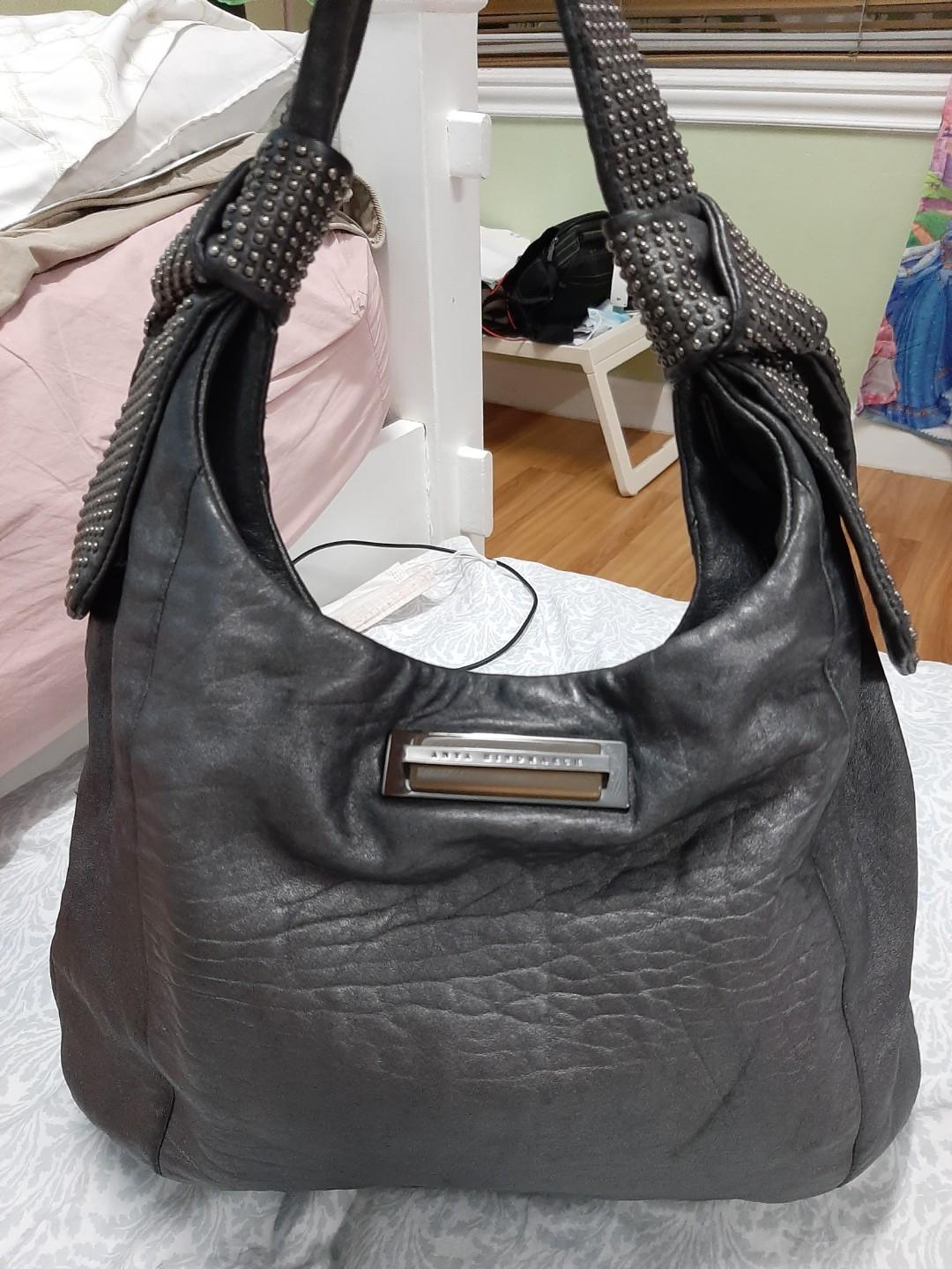 Anya Hindmarch Bag (Category: Luxury Bags & Wallets) located in Paranaque City. Submitted by andim8 (Listing ID 285554019, Image 1). Description: Anya Hindmarch Peggy Bag in Pewter, studded handle. Rank AB 9/10. Guaranteed Authentic. No notable flaws.