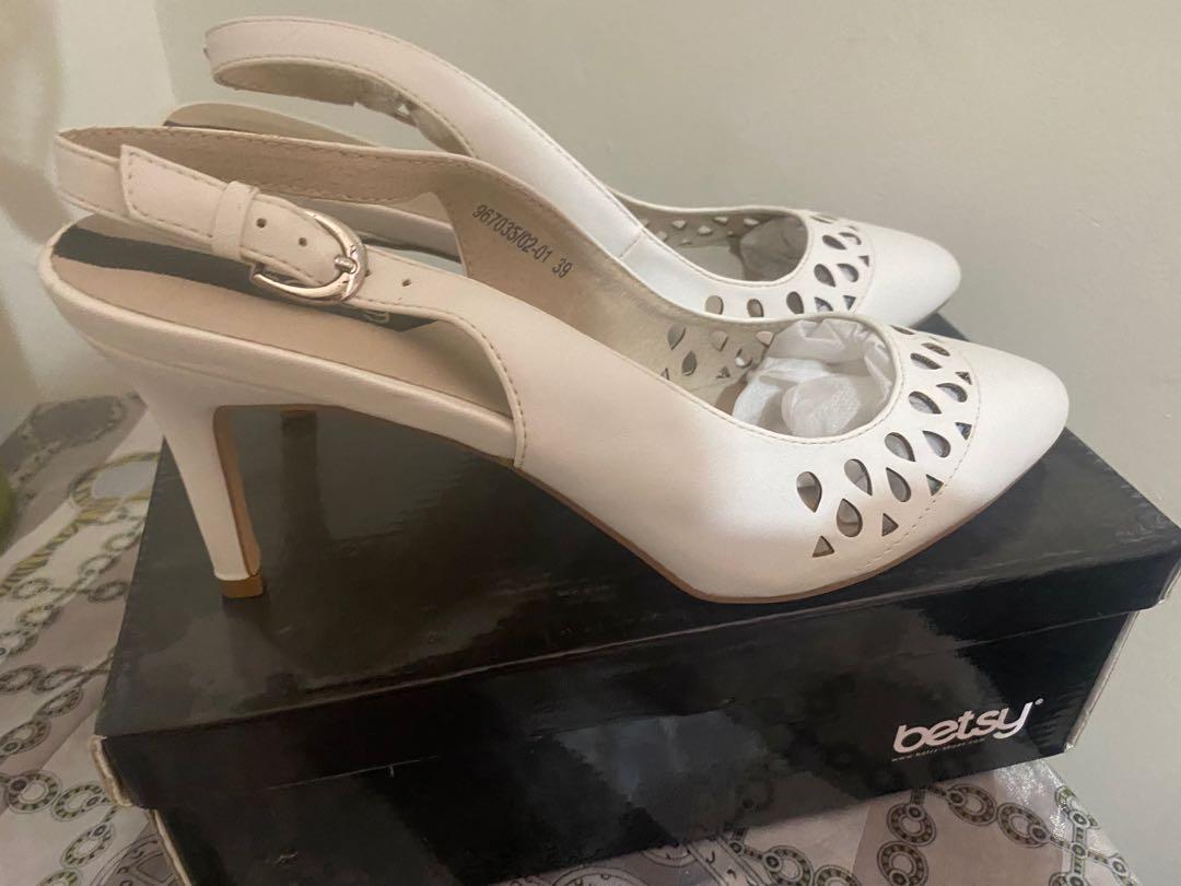 Betsy White heels (Category: Heels) located in Rizal. Submitted by elan_byk (Listing ID 285656773, Image 3). Description: Betsy White heels bought @ Zalora S 39 Brand New. (I forgot it sa box kaya nagpeel off at the back part, can be painted with white nail polish para di halata) Price: P 500 only - For inquiries: DM/Viber - 💌Order Form: (📱 Viber 09157612138) Name: Address: Contact#: MOP: (BDO BPI Metrobank) Date of Payment: Shipping Option: (C