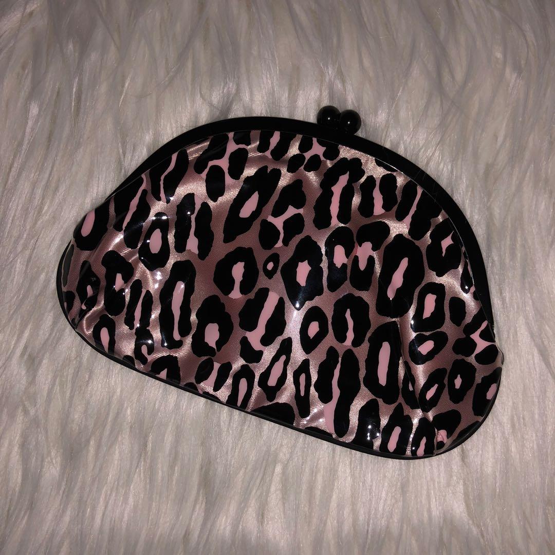 MAC L. Goldwyn Makeup Pouch Bag (Category: Makeup) located in Taguig. Submitted by skinsupplyph (Listing ID 285652896, Image 2). Description: MAC x L. Goldwyn Makeup Bag Limited Edition Bought from the US Mode of Payment: BPI, BDO, GCash Shipping will be shouldered by the buyer through LBC.