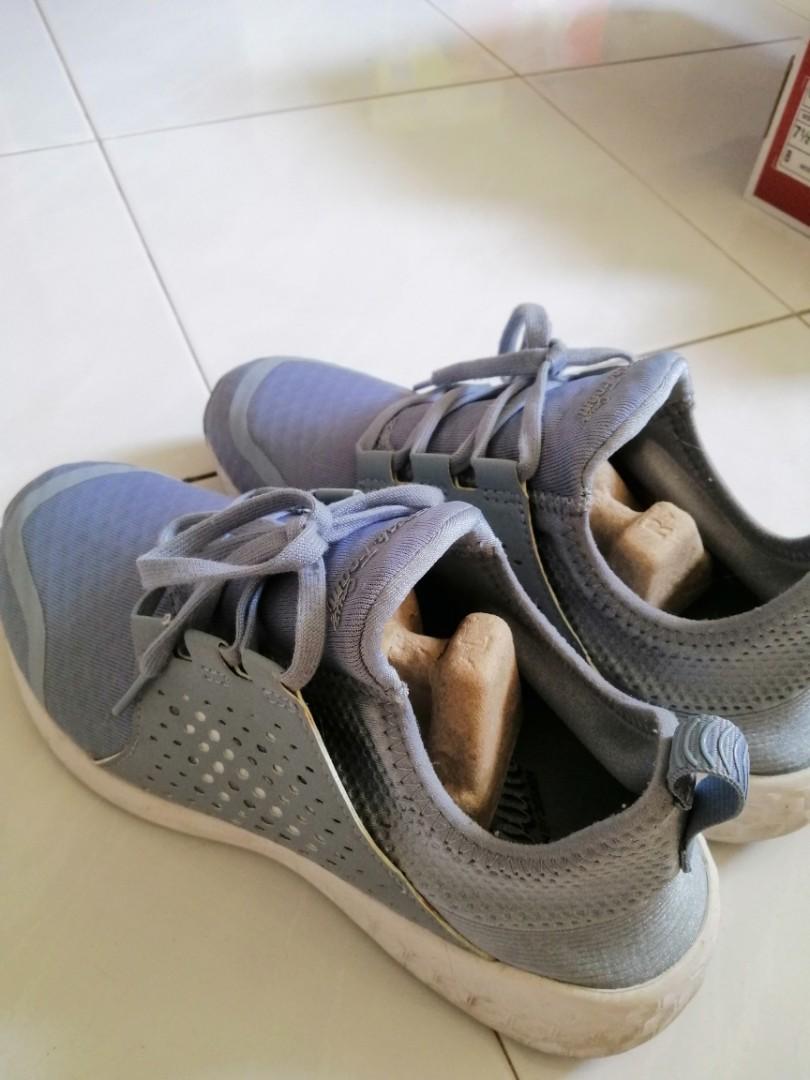 portátil Parámetros Prever New Balance running shoe blue, Women's Fashion, Shoes on Carousell